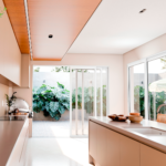 PORTA DE ALUMINIO DE CORRER LATERAL VIDRO TEMPERADO 3 FOLHAS MÓVEIS - 9153.0