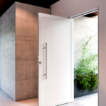 PORTA DE ALUMÍNIO DE GIRO PIVOTANTE LAMBRI COM PUXADOR 80CM - 9221.1