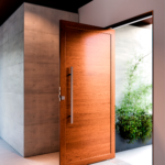 PORTA DE ALUMÍNIO DE GIRO PIVOTANTE LAMBRI COM PUXADOR 80CM - MD9221.1