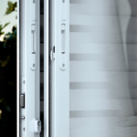 PORTA DE CORRER CENTRAL BALCÃO 4 FOLHAS MÓVEIS E 2 FIXAS COM FECHO EMBUTIDO EM ALUMÍNIO - 9009.0 (Detalhe)(1)