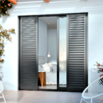 PORTA DE CORRER CENTRAL BALCÃO 4 FOLHAS MÓVEIS E 2 FIXAS COM FECHO EMBUTIDO EM ALUMÍNIO - P9009.0